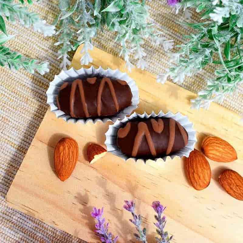 تصویر 3 از خرما شکلاتی توت فرنگی مناسب پذیرایی و هدیه